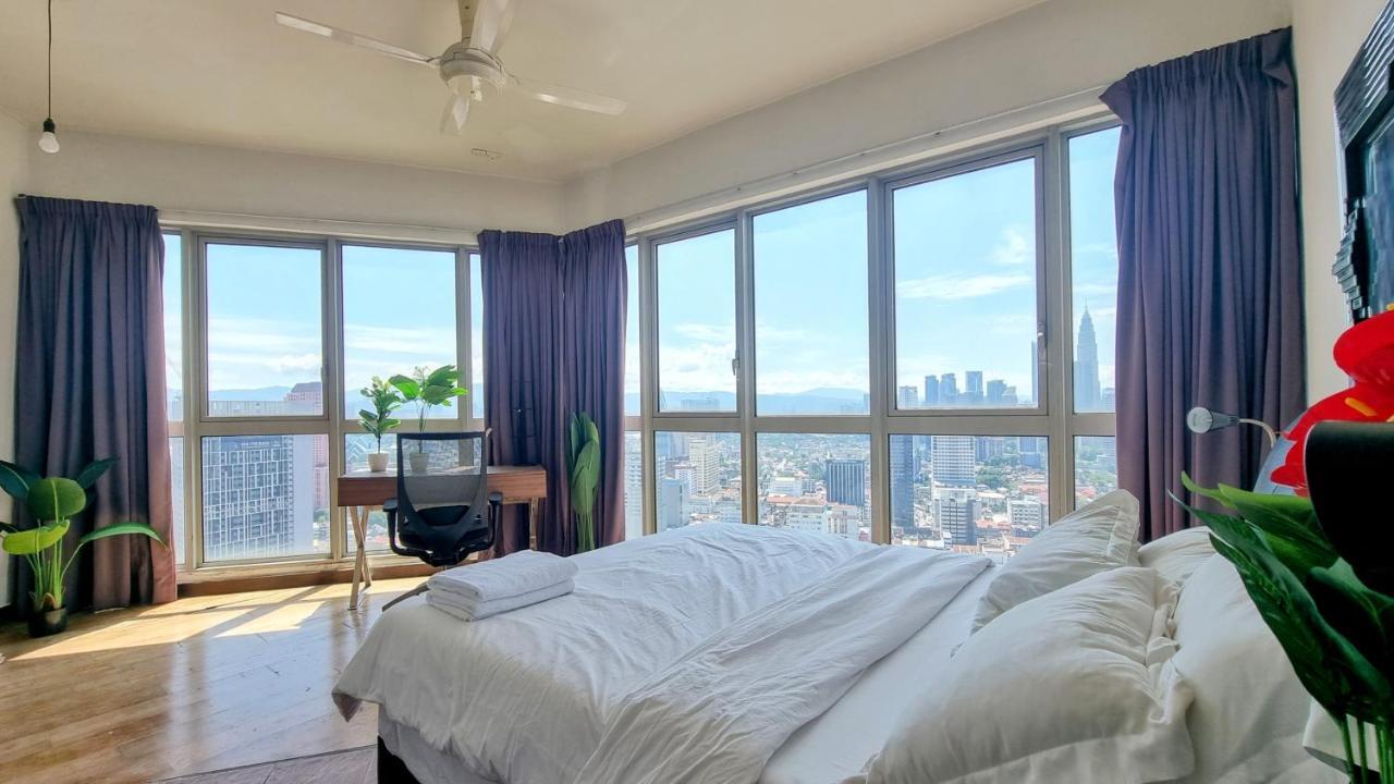 Hostel Penthouse On 34 - The Highest Unit And Views In Regalia & Private Rooftop Terrace Kuala Lumpur