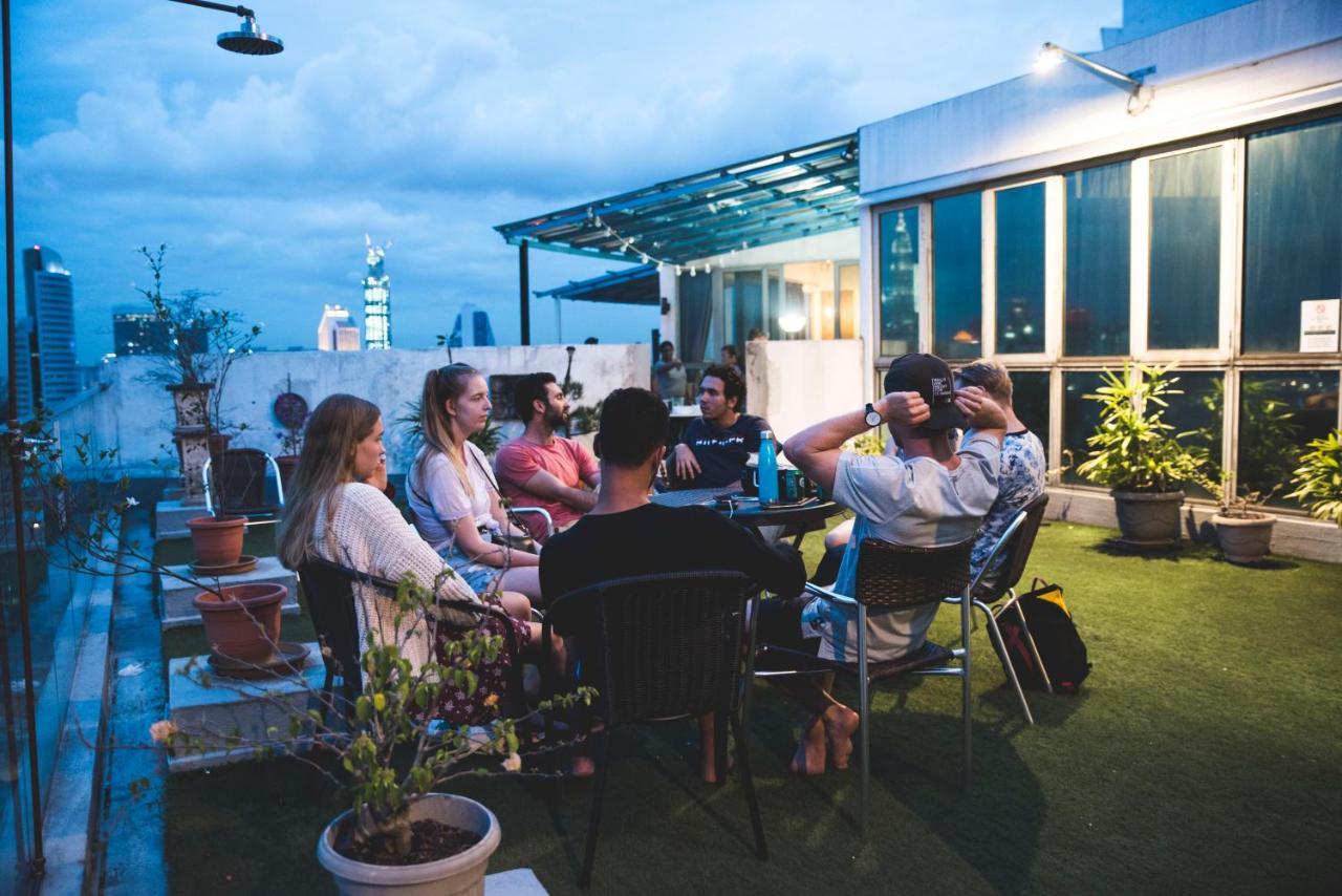 Hostel Penthouse On 34 - The Highest Unit And Views In Regalia & Private Rooftop Terrace Kuala Lumpur